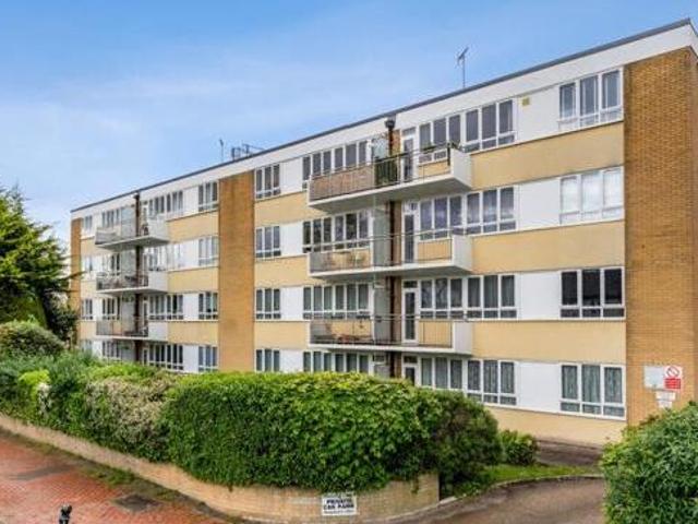 House for sale in Iver