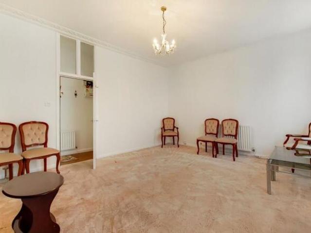 Flat for sale in Cat Hill