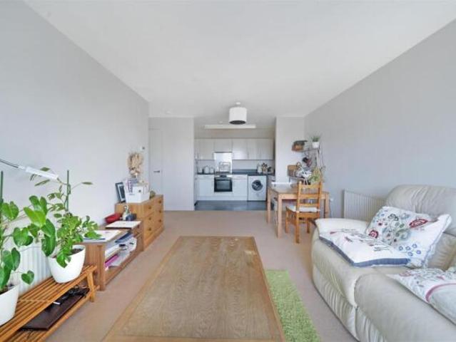 Flat for sale in South Lane, West Yorkshire