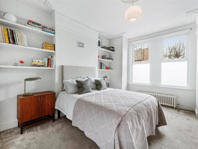 Flat for sale in London Borough of Ealing, Greater London