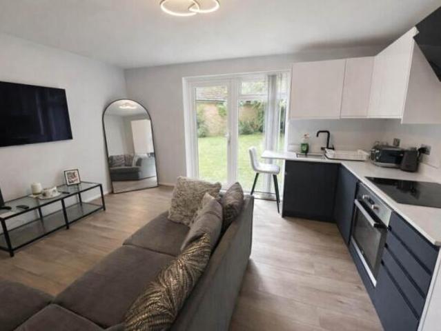 Flat for sale in The Galleries, Navestock Side