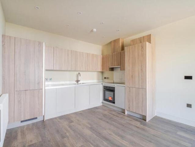 Flat for sale in Hampshire