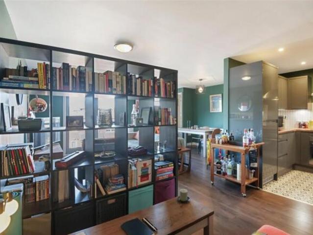 Flat for sale in Partick, Scotland