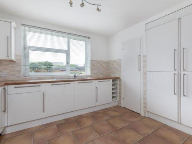 Flat for sale in Giffnock, Scotland