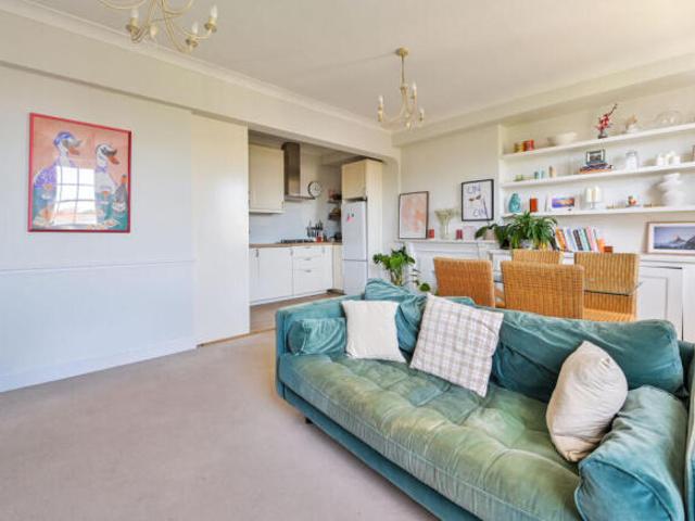 Flat for sale in Kennington, Greater London