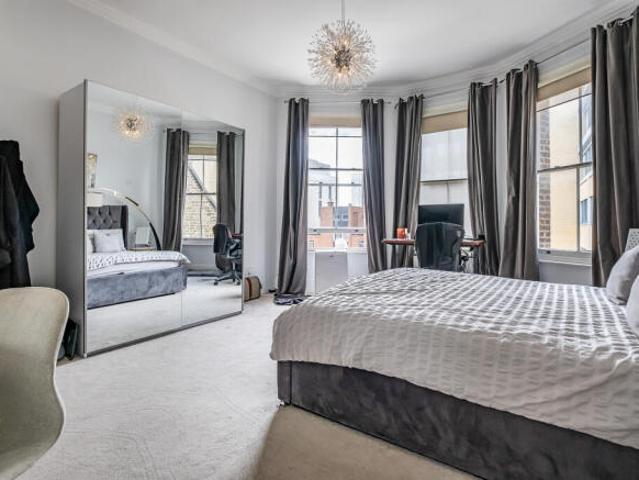 Flat for sale in Cat Hill