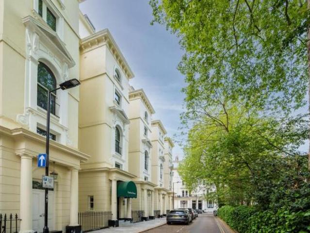 Flat for sale in Kensal Town, Bayswater