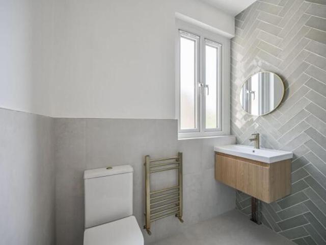 Flat for sale in Tottenham, Greater London