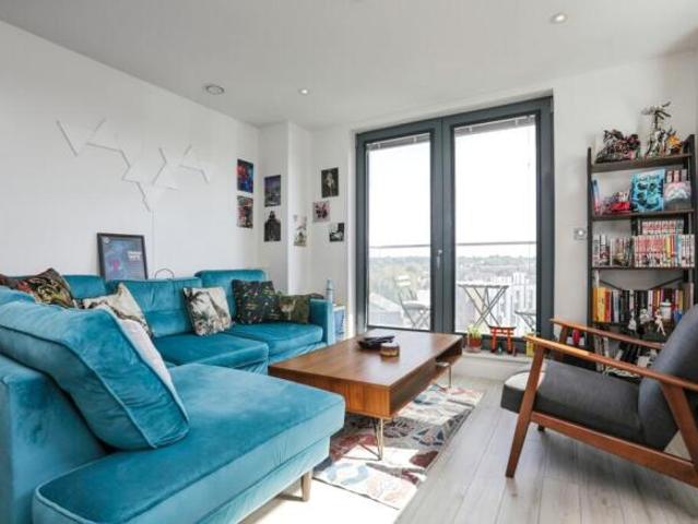 Flat for sale in Key Street, Suffolk