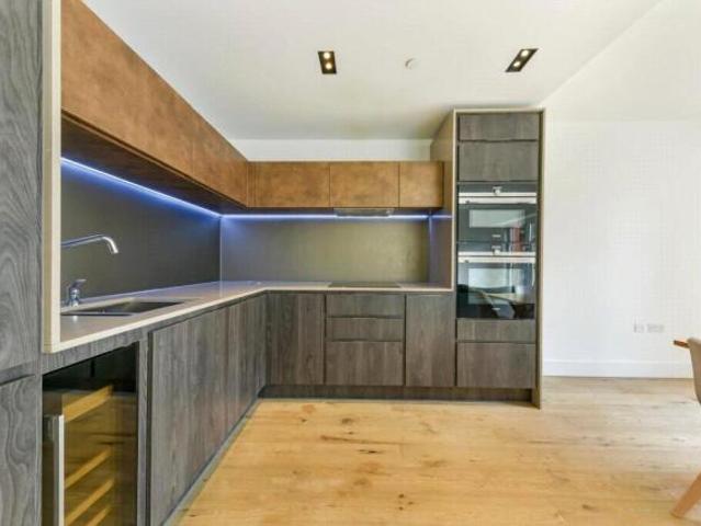 Flat for sale in London Borough of Lambeth, Greater London