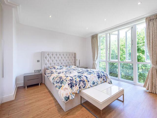 Flat for sale in Hampstead, Greater London