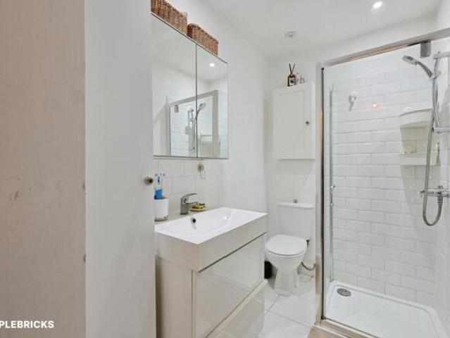 Flat for sale in Cat Hill, England