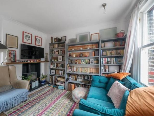 Flat for sale in Cat Hill