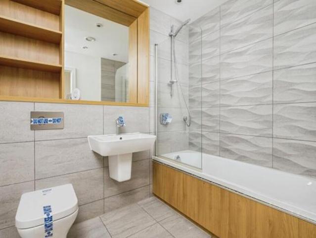 Flat for sale in Follaton, Strode