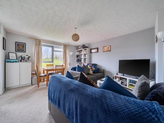 Flat for sale in Westborough, Surrey