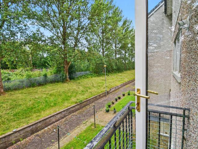 Flat for sale in Cardonald, Scotland