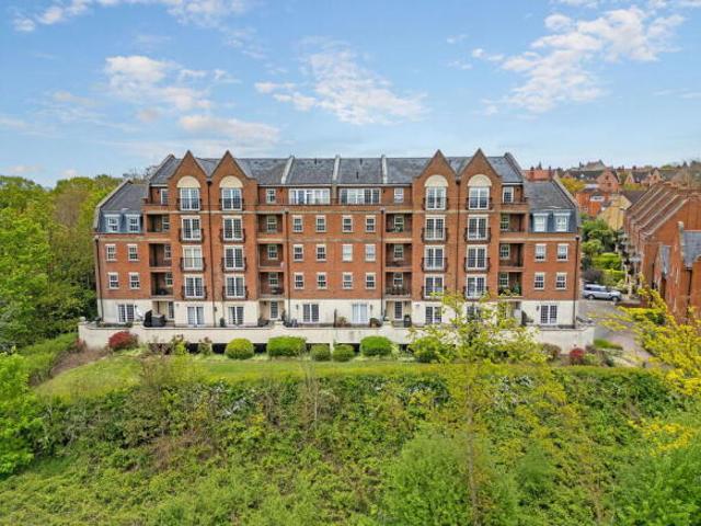Flat for sale in Clements Park, Navestock Side
