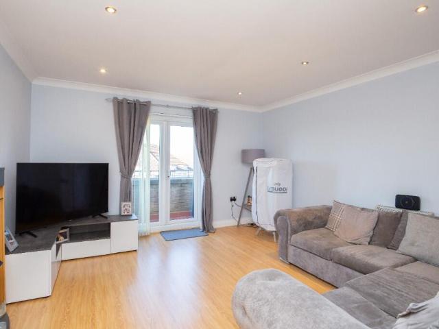 Flat for sale in Bolton