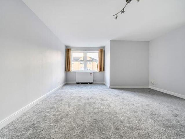 Flat for sale in Enfield, Greater London