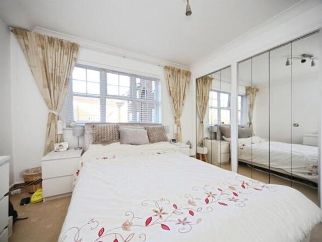 Flat for sale in Spring Park, Luton