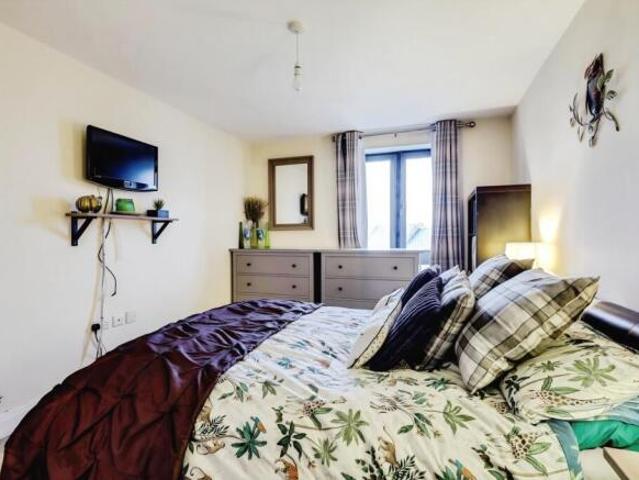 Flat for sale in Northampton, Northamptonshire