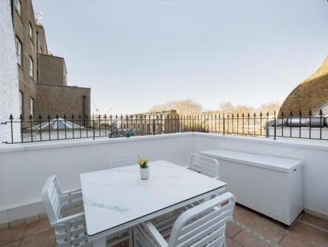 Flat for sale in Cat Hill