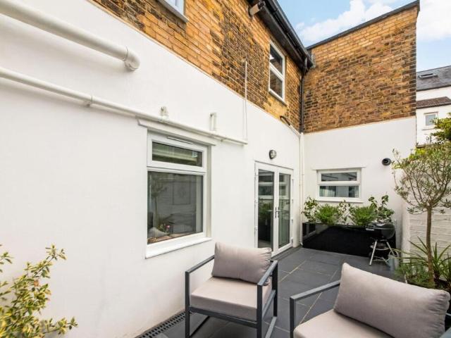 Flat for sale in East Dulwich