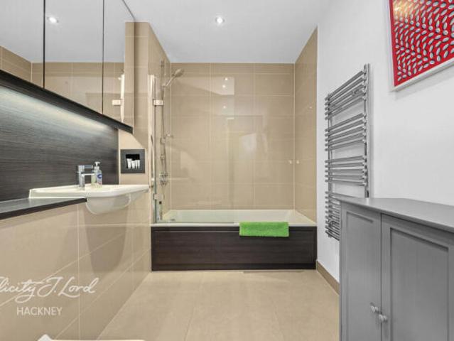 Flat for sale in Cat Hill