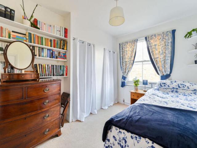 Flat for sale in Battersea, Greater London