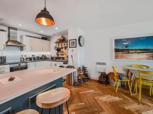 Flat for sale in Cat Hill, England