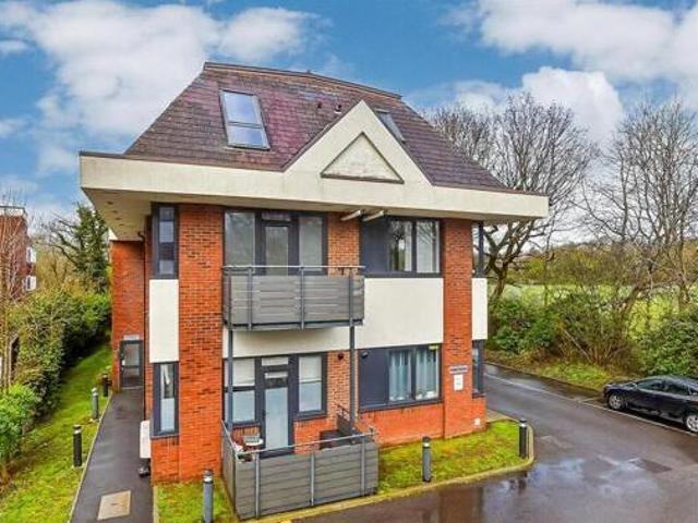 House for sale in Pachesham Park, Surrey