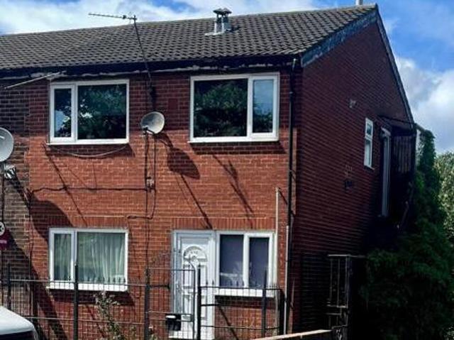 House for sale in Moorside, Leeds