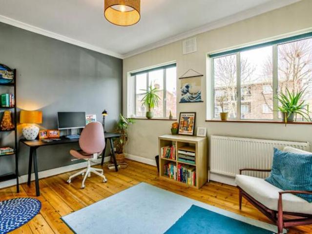Flat for sale in Cat Hill