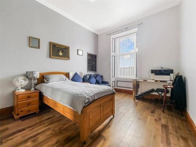 Flat for sale in Strathbungo, Scotland