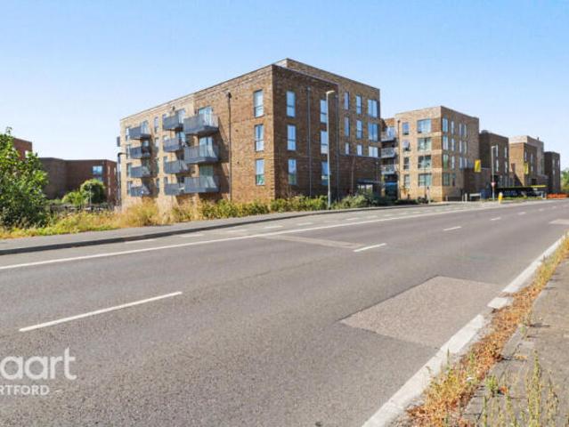 Flat for sale in Monks Orchard, Kent