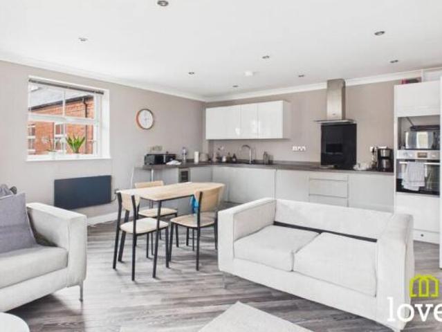 Flat for sale in South Lane, West Yorkshire