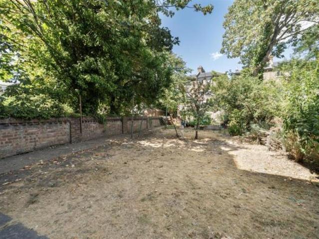 Flat for sale in Cat Hill