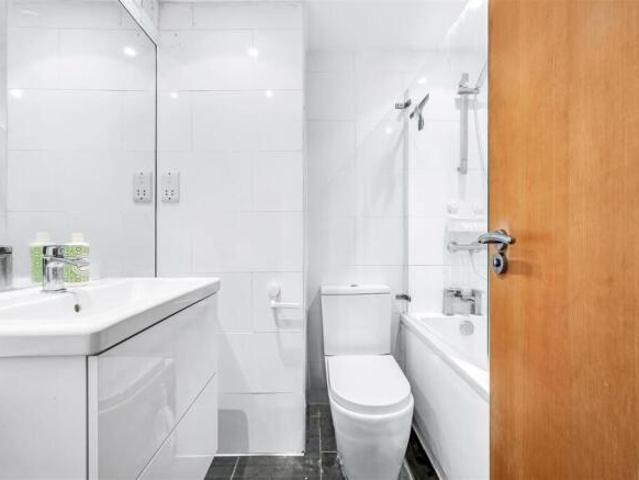 Flat for sale in Brayford, Lincolnshire