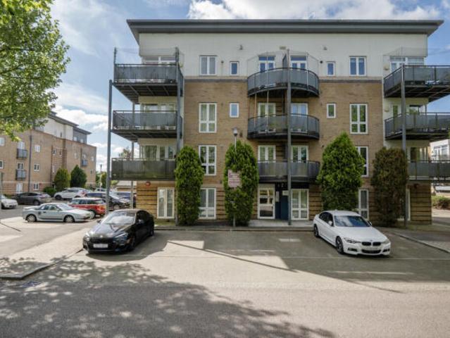 Flat for sale in Watford, Hertfordshire