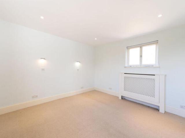 Flat for sale in Royal Borough of Kensington and Chelsea, Greater London