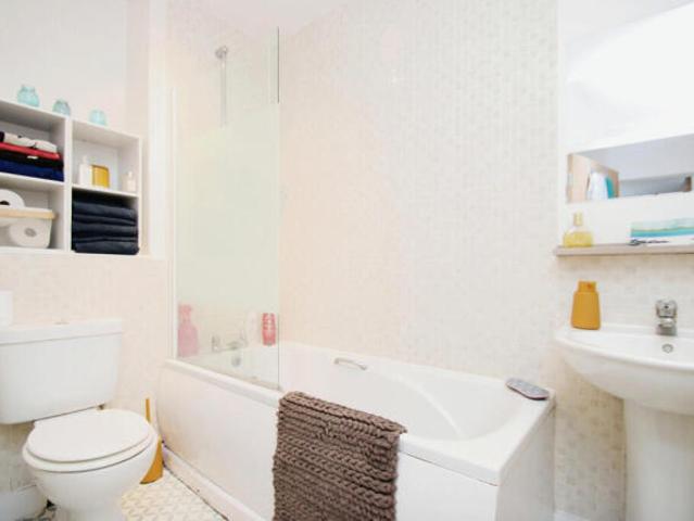 Flat for sale in Alverton, East Midlands