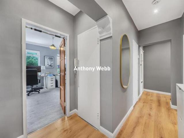 Flat for sale in Chelmondiston, Suffolk