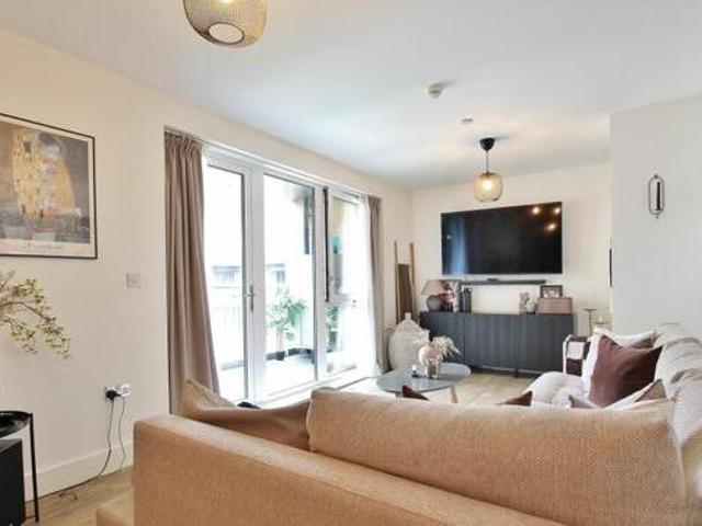 House for sale in Isleworth, Greater London