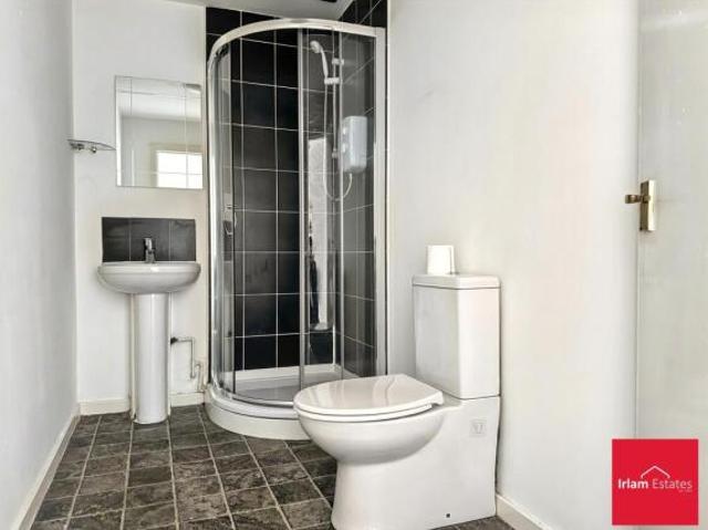Flat for sale in Calderstones