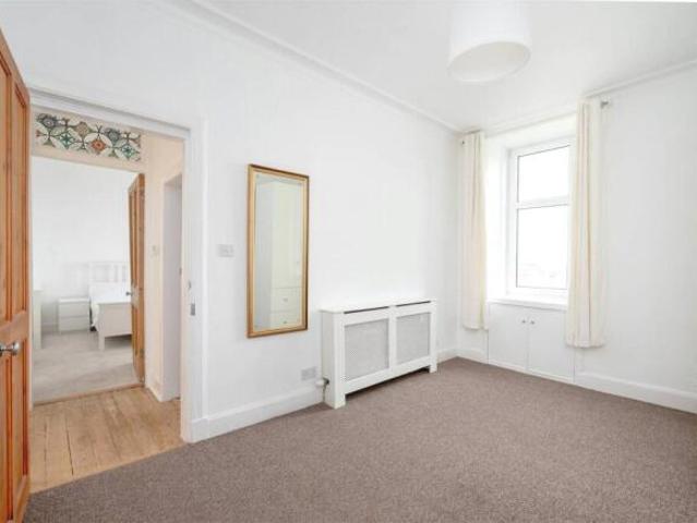 Flat for sale in Leith Links, Scotland