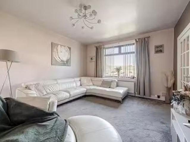 House for sale in Skares