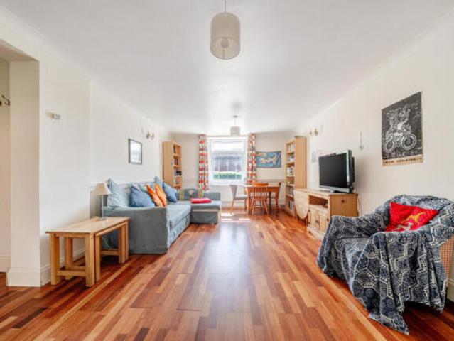 Flat for sale in Westborough, Surrey