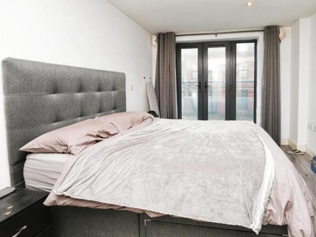 Flat for sale in Islington, Calderstones