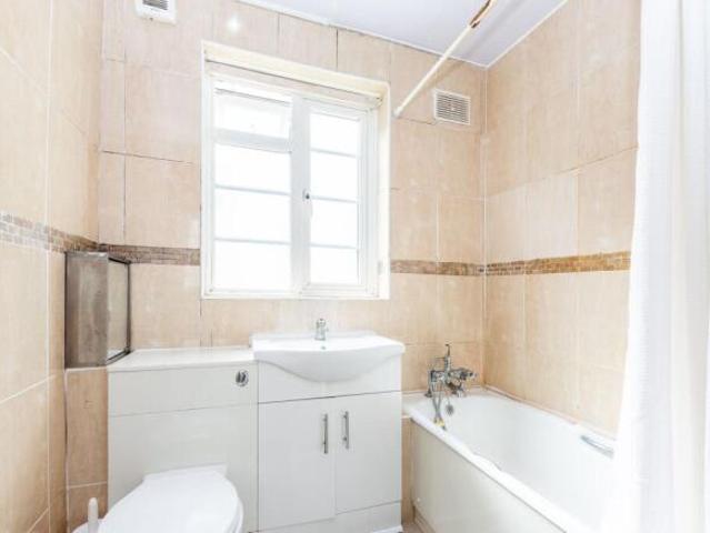 Flat for sale in Cat Hill