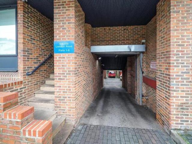 Flat for sale in St Albans, Five Acres